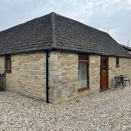 Tupenny Cottage, Old Mill Farm, Cotswold Water Park Cirencester Exteriör bild
