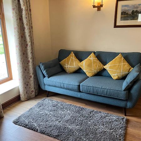 Tupenny Cottage, Old Mill Farm, Cotswold Water Park Cirencester Exteriör bild