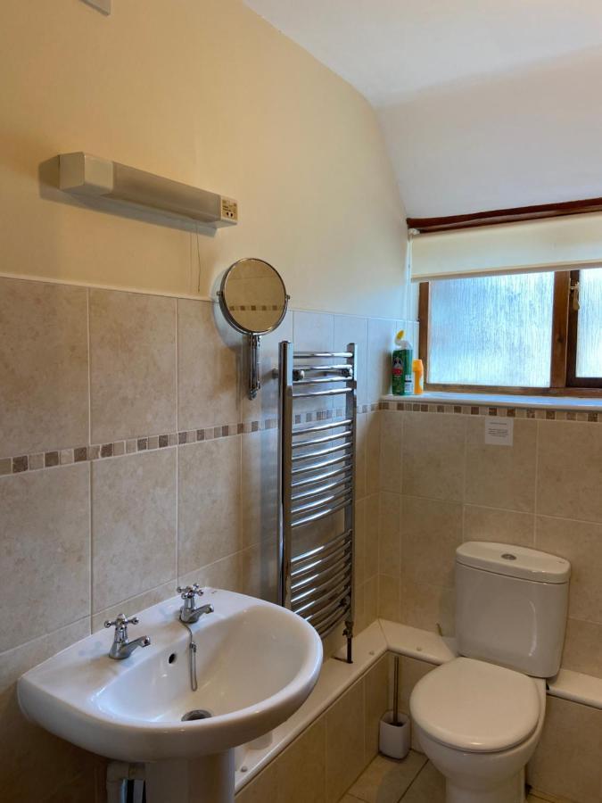 Tupenny Cottage, Old Mill Farm, Cotswold Water Park Cirencester Exteriör bild