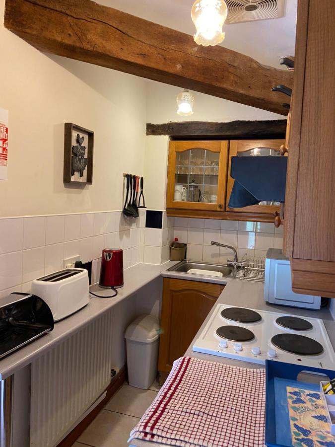 Tupenny Cottage, Old Mill Farm, Cotswold Water Park Cirencester Exteriör bild