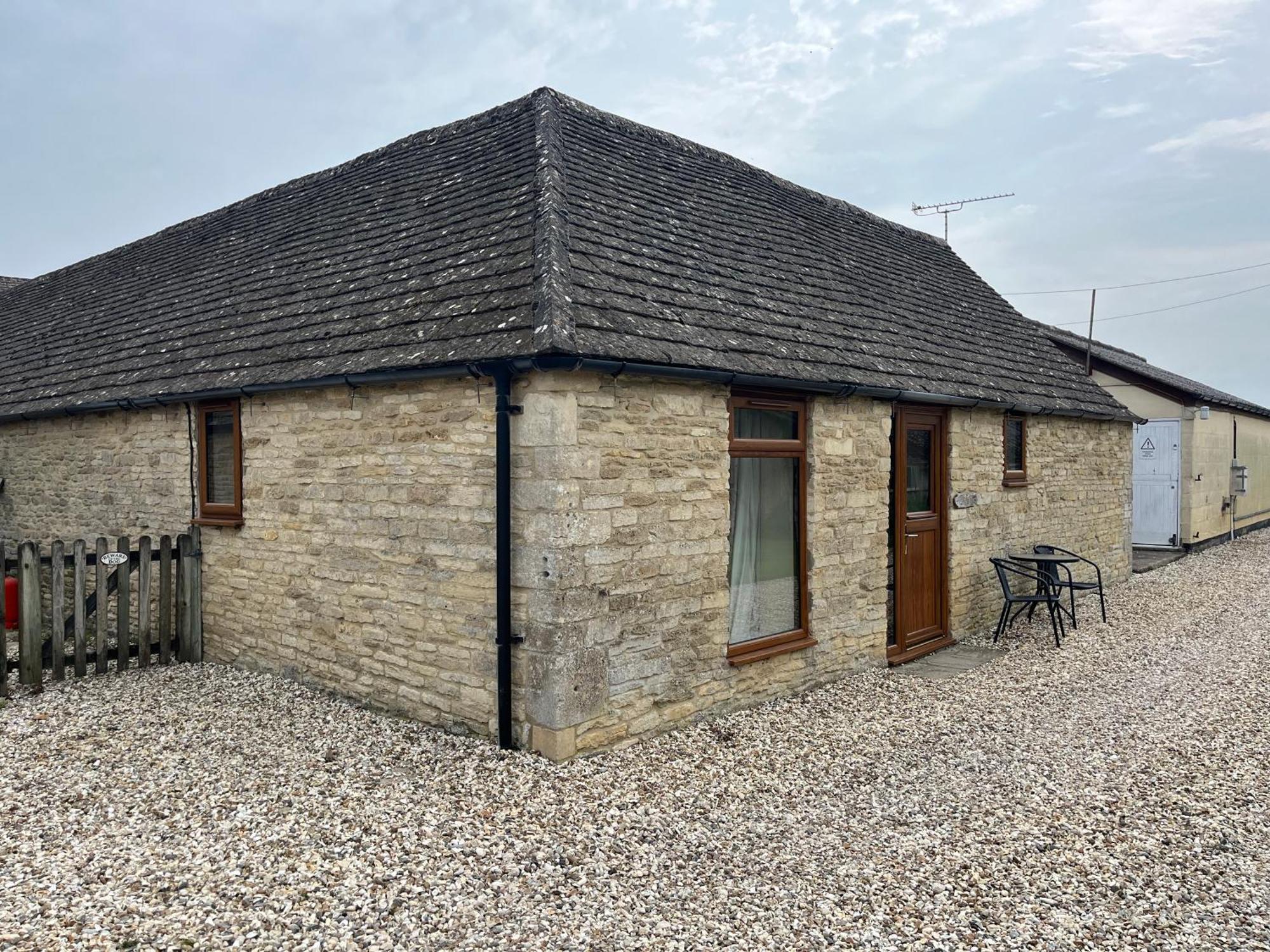Tupenny Cottage, Old Mill Farm, Cotswold Water Park Cirencester Exteriör bild