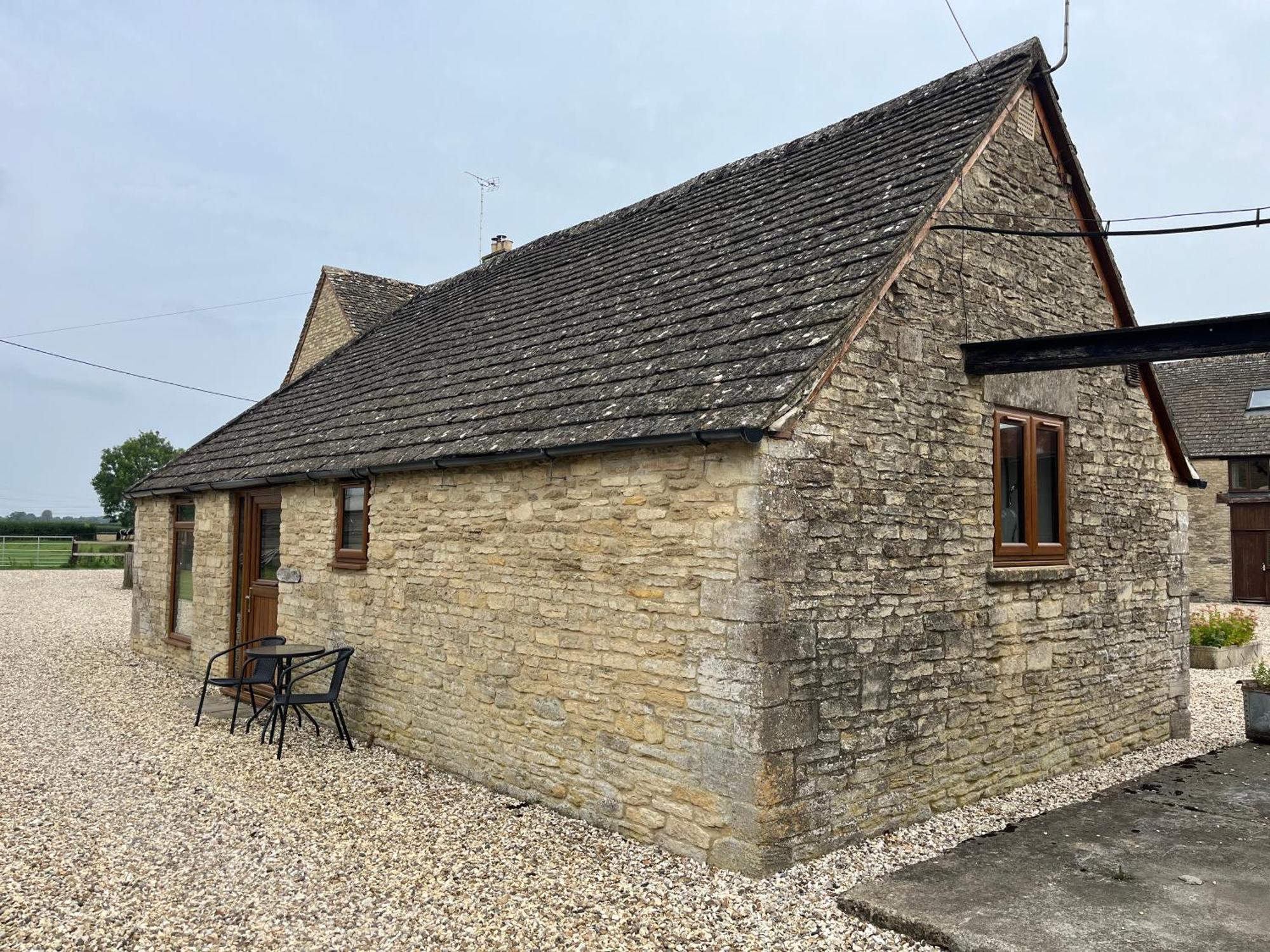 Tupenny Cottage, Old Mill Farm, Cotswold Water Park Cirencester Exteriör bild