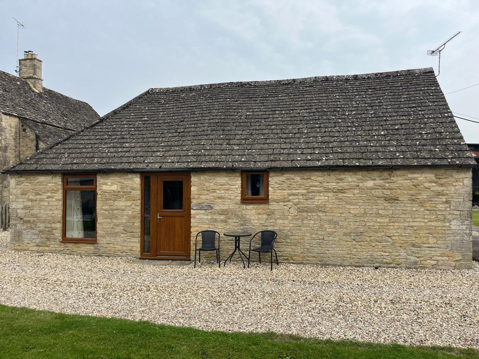 Tupenny Cottage, Old Mill Farm, Cotswold Water Park Cirencester Exteriör bild